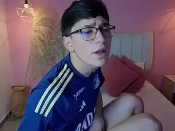 Stripchat Live Sex Cam of ryan_valentino