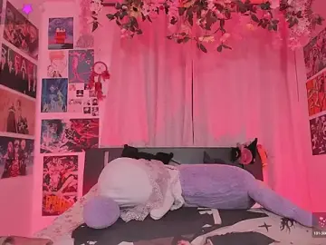 Stripchat Best Webcam of MissCurvyTop