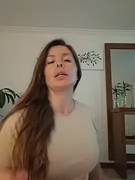 Stripchat Free Live Porn of karina_warthon