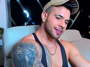 Stripchat Live Sex Cam of Raytorres
