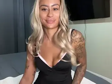 Stripchat Live Sex of CoCo-Queen