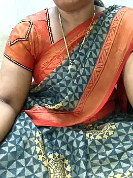 Stripchat Adult Webcam of MaaliiiPonuTamil
