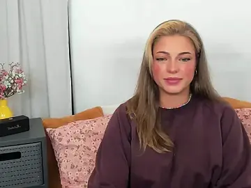 Stripchat Live Sex Cam of LilyBlondee