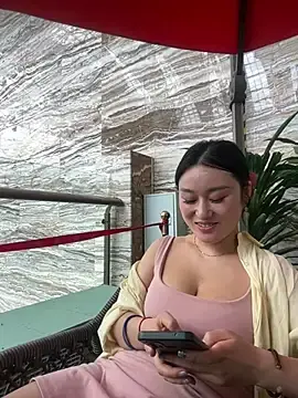 Stripchat Free Porn Cam of Yolanda9