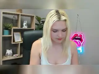 Xlovecam Nude Webcam of SweetLilyy