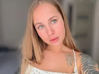 Xlovecam Sex Cam of MirckyBlush
