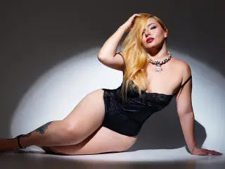 Xlovecam Watch Live Sex Cams of RoxannEmilss