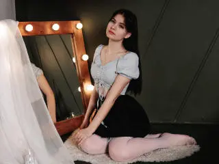 Xlovecam Free Live Porn of ChrissieCandy