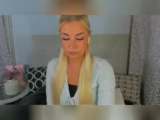 Xlovecam Free Live Porn of KristyQueen
