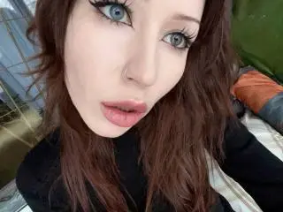 Xlovecam Live Porn of CarolynnDrage