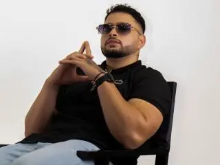 Xlovecam Live Porn of AryanBrown