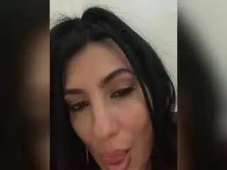 Xlovecam Watch Live Sex Cams of BrunetteBabe69