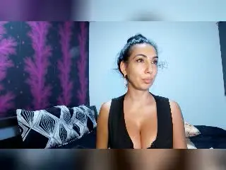 Xlovecam Adult Webcam of BrunetteBabe69
