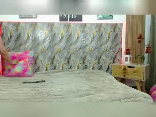 Xlovecam Sex Cam of Rossylennon