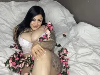 Xlovecam Free Porn Cam of KittyHotLady69