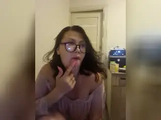 Xlovecam Free Porn Cam of RoxolanaSexy